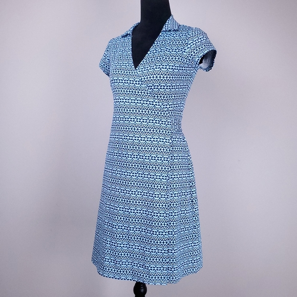 J. McLAUGHLIN blue print cap sleeve wrap dress